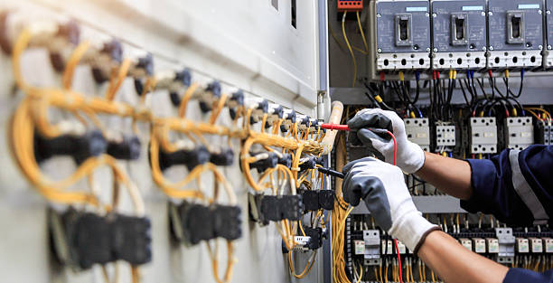 Professional Electrician technician working in Oquawka, IL